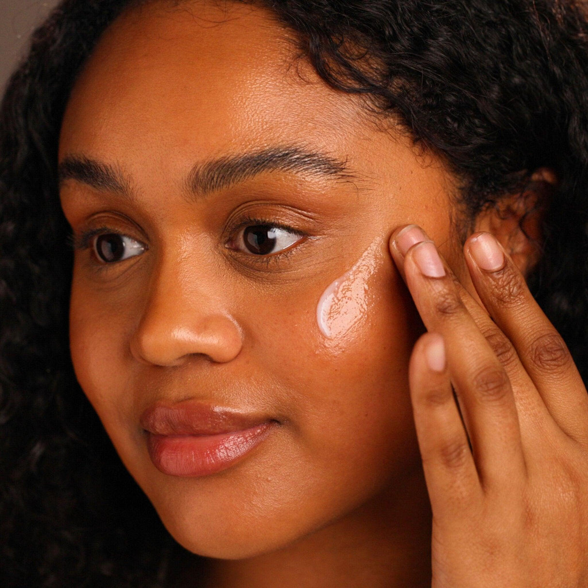 Resveratrol & Niacinamide Serum Model Swatch 1x1