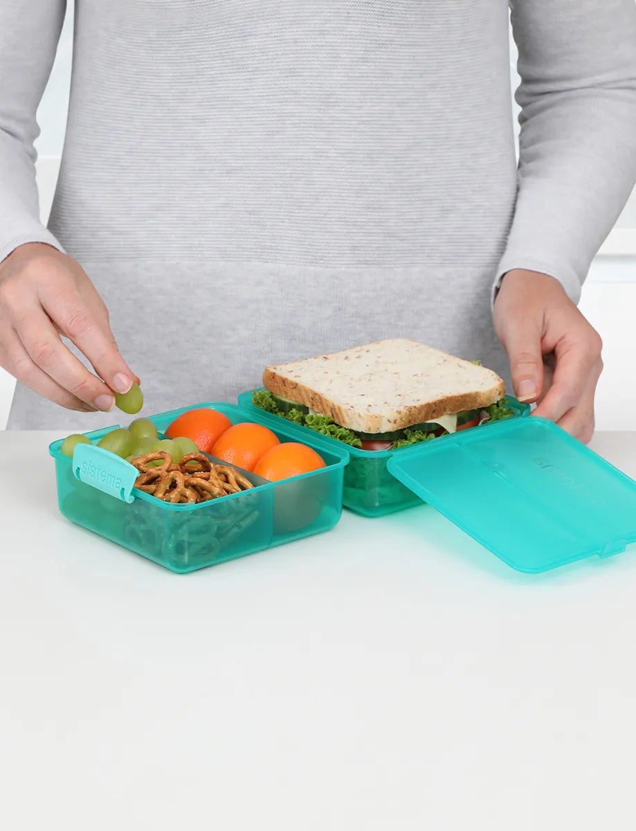 31735_1.4l_lunch_lunchcube_lifestyle_bench_food_open_hands_teal