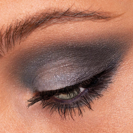 DSC_3743_Quattro_Eyeshadows_Linda_True_Blue_web_2048x