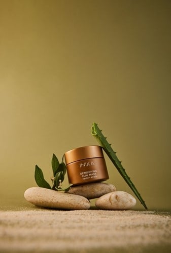 inika-detoxifying-clay-mask-2