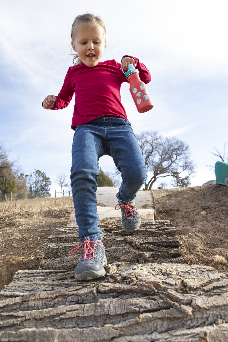 K12CNSIPPY-CS-T-SIPPY-HOLZ-Girl Running Over Logs 2