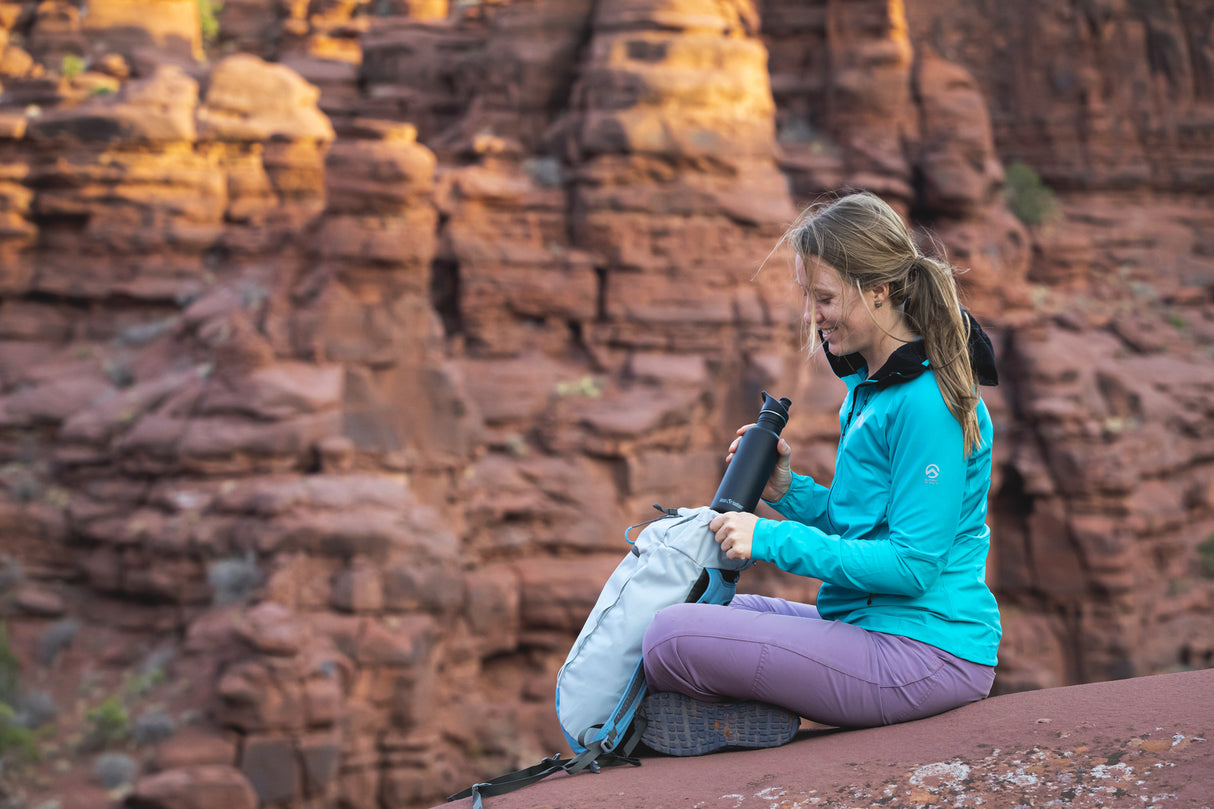 K18CNPPS-SB-T-SPORT-HOLZ-atop red rock putting into pack