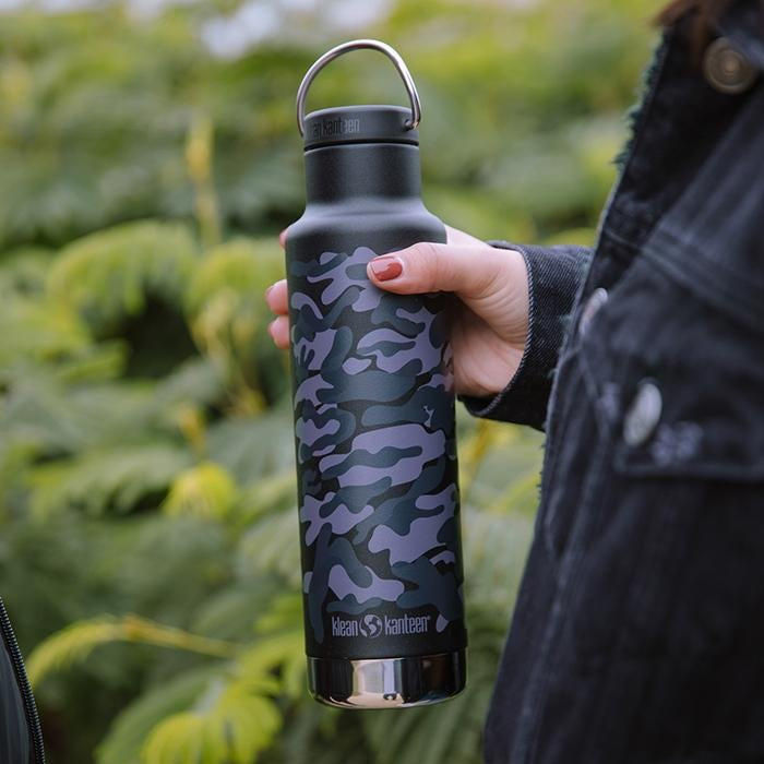 K20VCNPPL-BC-camo_black_bottle_lifestyle