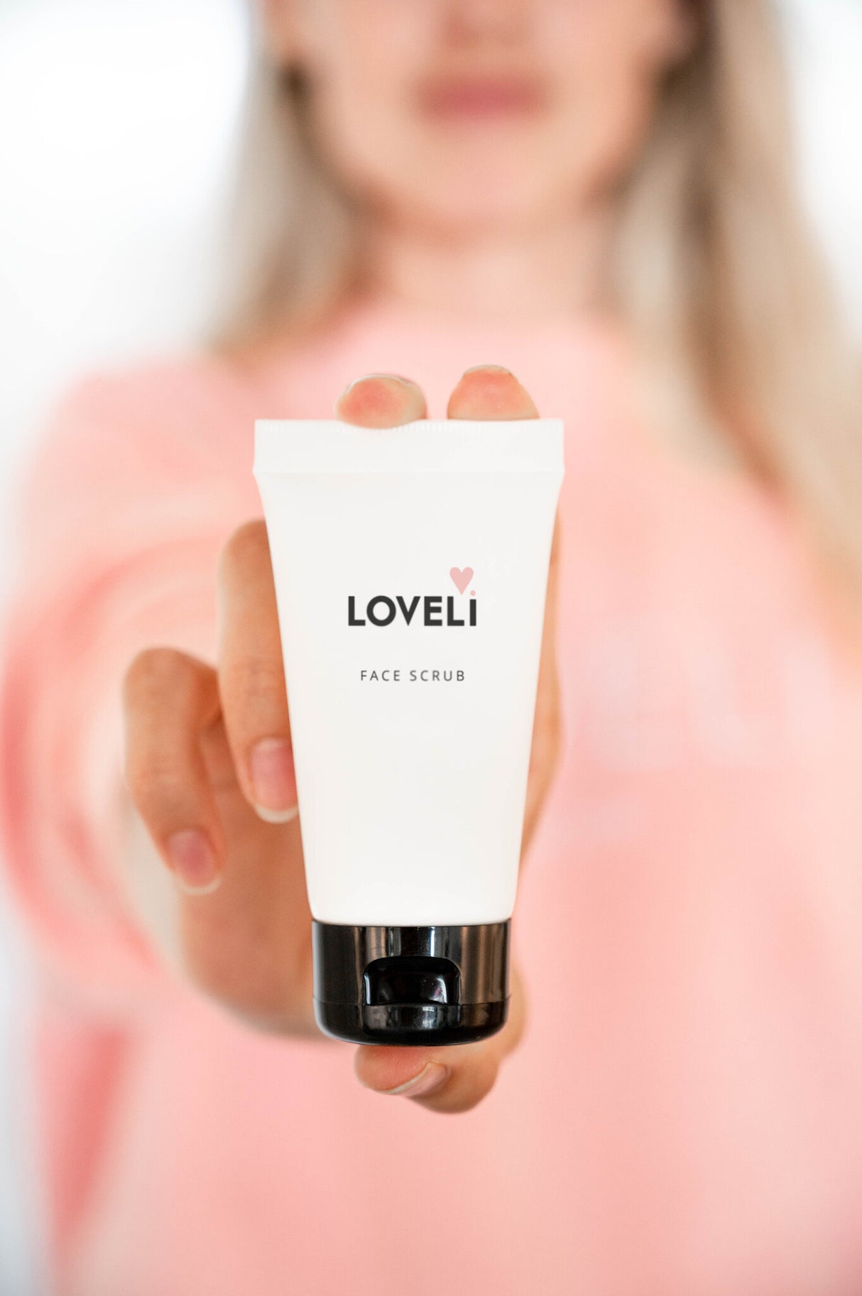 Loveli-face-scrub-hand-1